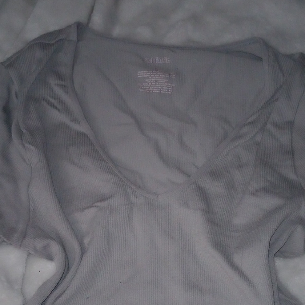 Wild Fable Light Gray V-Neck Ribbed Tee